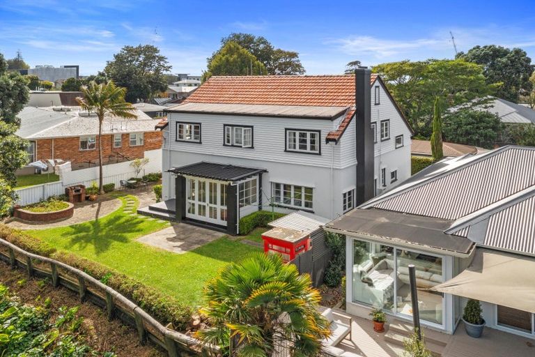 Photo of property in 15 Williams Street, Tauranga, 3110