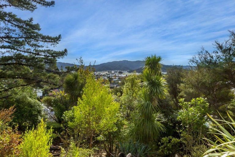 Photo of property in 33 Fraser Street, Wainuiomata, Lower Hutt, 5014