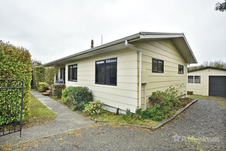 Photo of property in 15 Bethune Street, Featherston, 5710