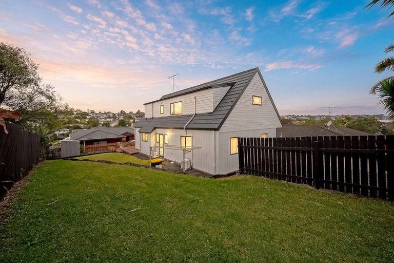 Photo of property in 54 Zefiro Drive, Massey, Auckland, 0614