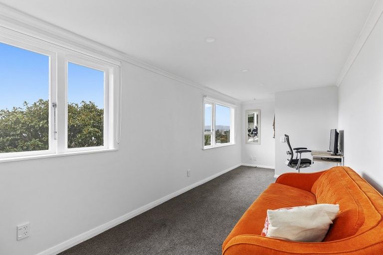 Photo of property in 22 Fairview Crescent, Kelburn, Wellington, 6012