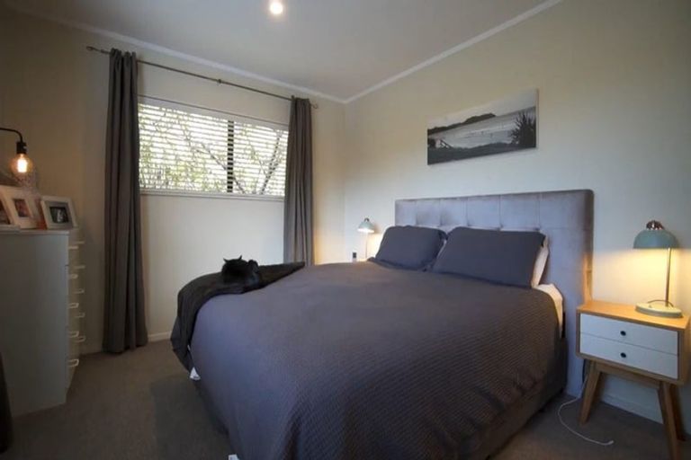 Photo of property in 2/36 Greenvalley Rise, Glenfield, Auckland, 0629