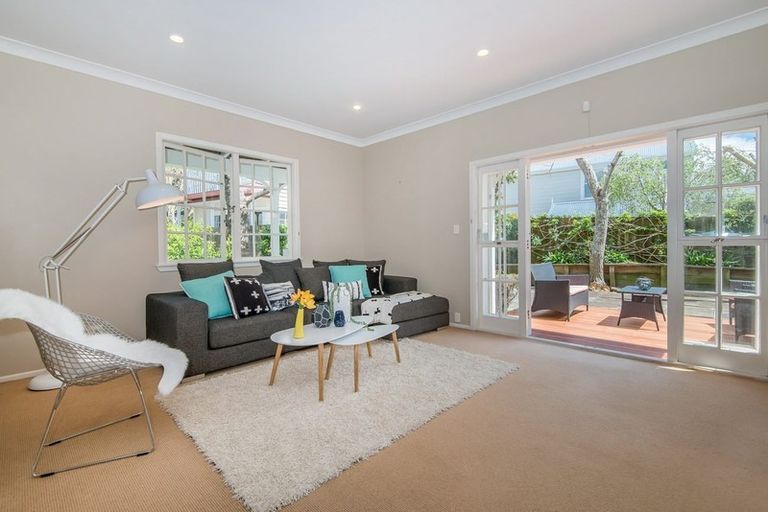 Photo of property in 1/28 Beach Road, Castor Bay, Auckland, 0620