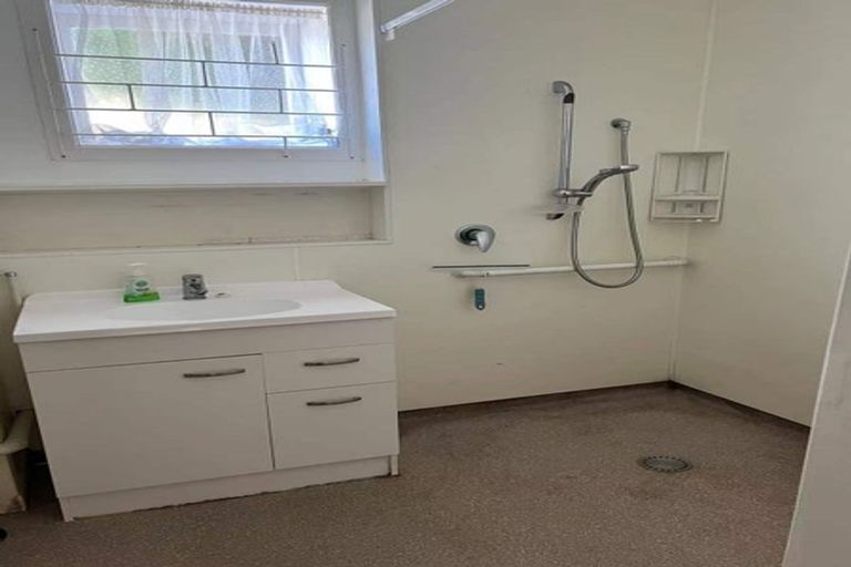 Photo of property in 10 Coronation Road, Glenfield, Auckland, 0627