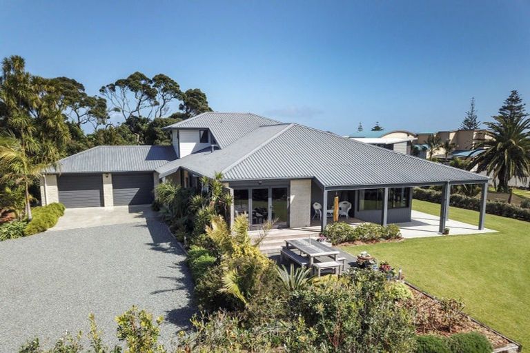 Photo of property in 36 Ripiro Drive, Baylys Beach, Dargaville, 0377