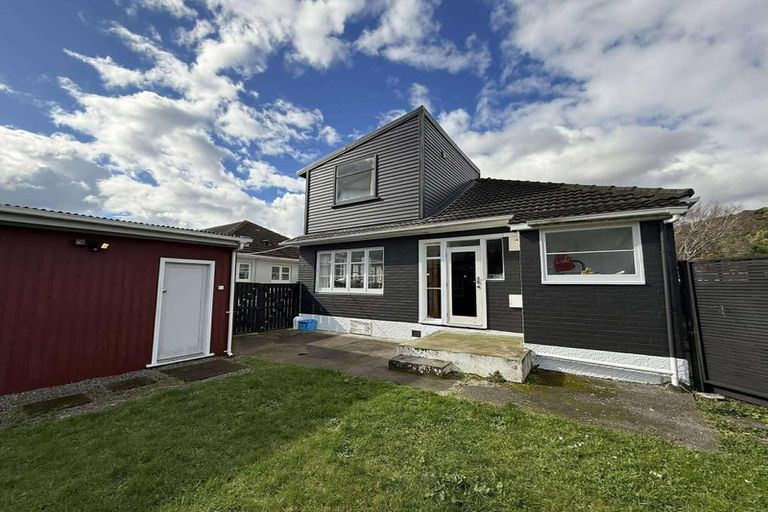 Photo of property in 353 Waiwhetu Road, Fairfield, Lower Hutt, 5011