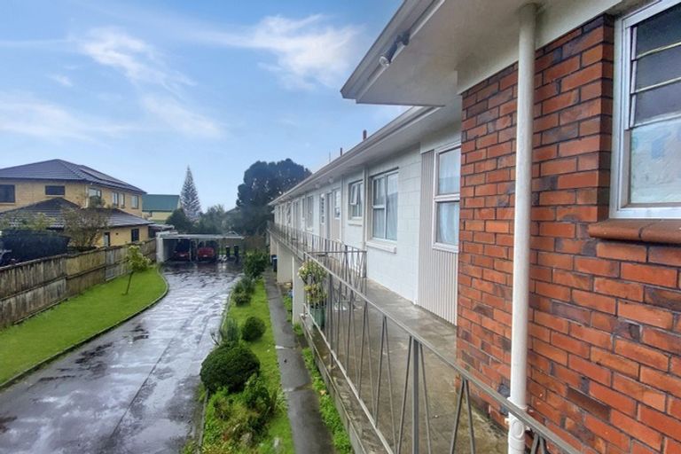 Photo of property in 6/45 Blockhouse Bay Road, Avondale, Auckland, 1026