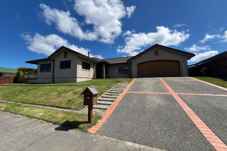 Photo of property in 70 Parnell Heights, Kelvin Grove, Palmerston North, 4414
