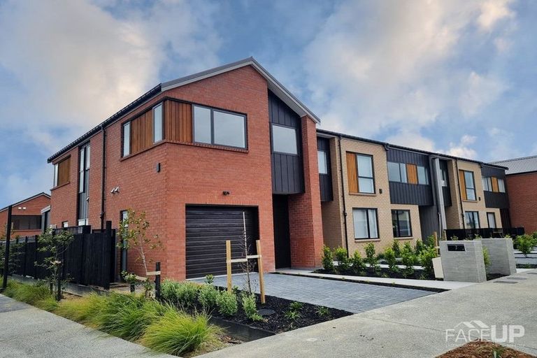 Photo of property in 2 Oma Hoiho Place, Westgate, Auckland, 0614