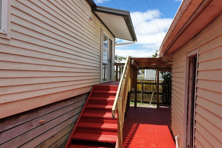 Photo of property in 79 Roberts Road, Te Atatu South, Auckland, 0610