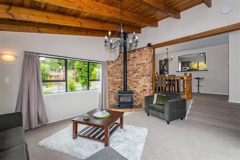 Photo of property in 2 Serrata Place, Browns Bay, Auckland, 0630