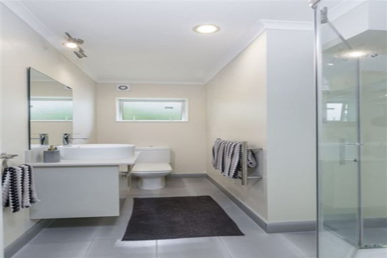 Photo of property in 82f Verbena Road, Birkdale, Auckland, 0626