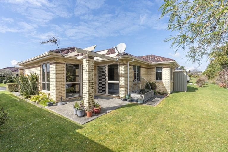 Photo of property in 69 Sovereign Isle Lane, Rototuna, Hamilton, 3210