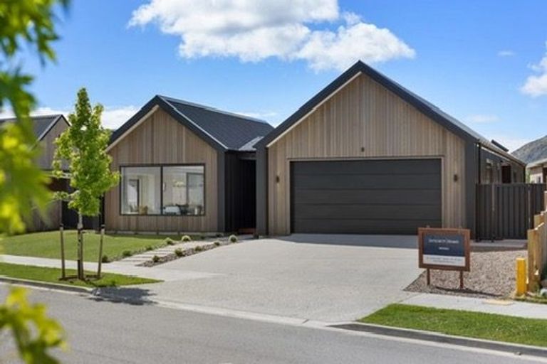 Photo of property in 14 Rubus Street, Wanaka, 9382