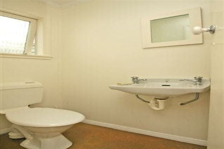 Photo of property in 6 Picton Avenue, Newtown, Wellington, 6021