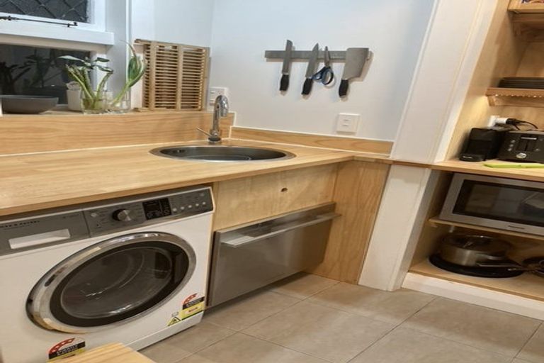 Photo of property in 30 Saint Michaels Crescent, Kelburn, Wellington, 6012