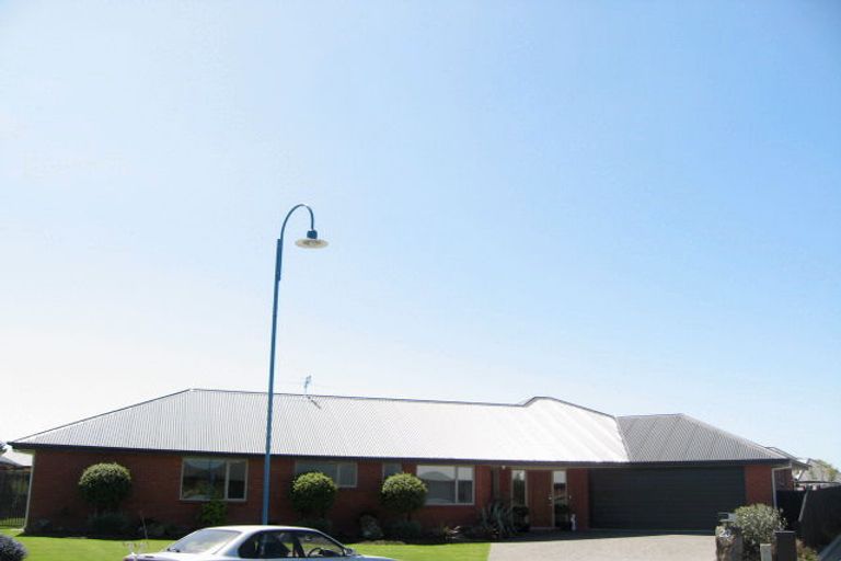 Photo of property in 23 Harrys Way, Redwood, Christchurch, 8051