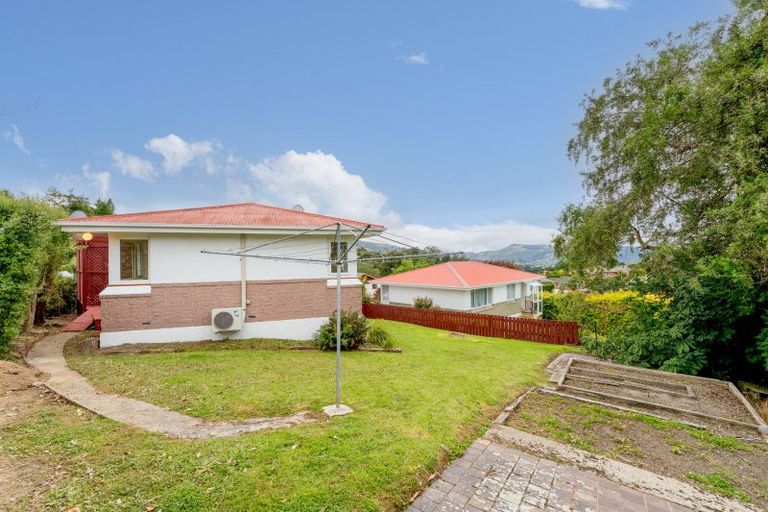 Photo of property in 9 Honeystone Street, Helensburgh, Dunedin, 9010