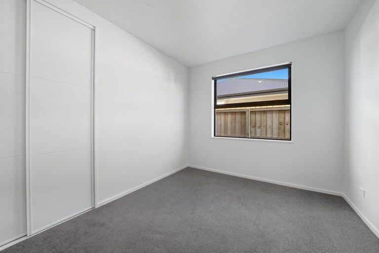 Photo of property in 17 Rita Angus Road, Belfast, 8051