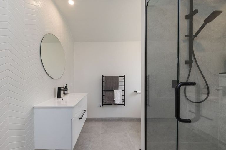 Photo of property in 19 Silicon Way, Fitzherbert, Palmerston North, 4410