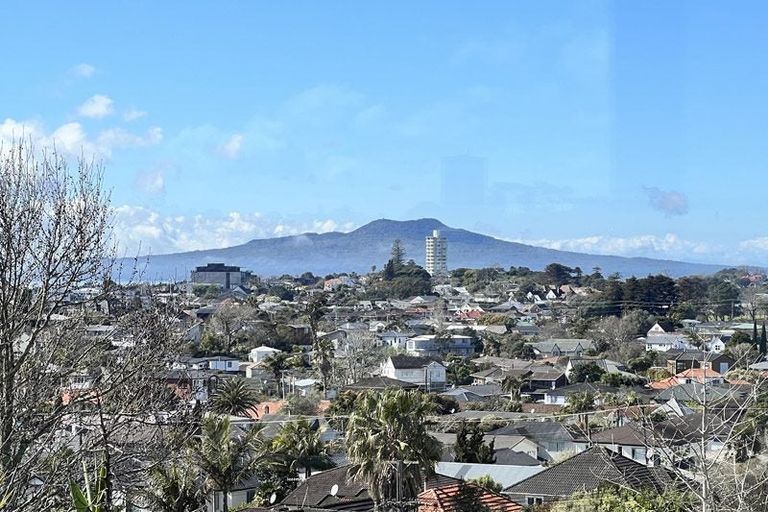 Photo of property in 2/48 Corunna Road, Milford, Auckland, 0620