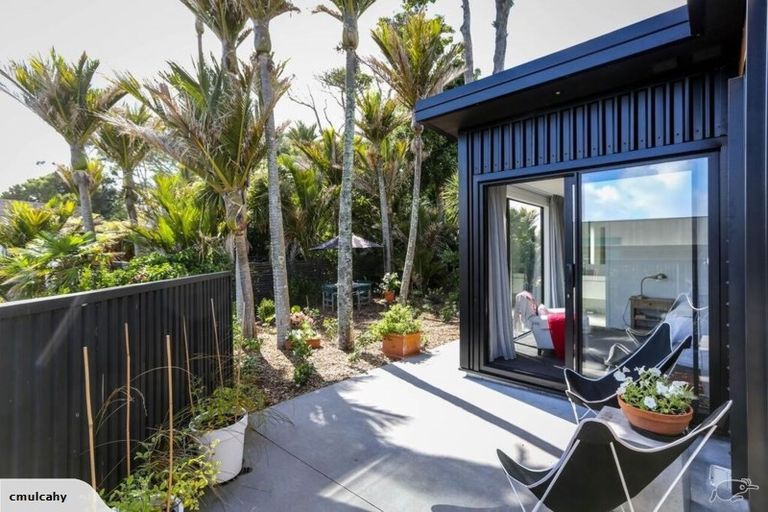 Photo of property in 15 Shearer Drive, Oakura, 4314