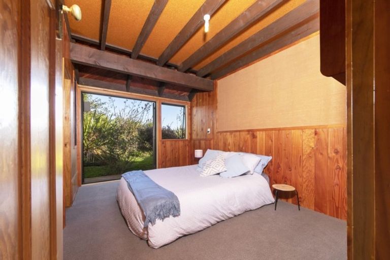 Photo of property in 140 Lone Kauri Road, Karekare, New Lynn, 0772