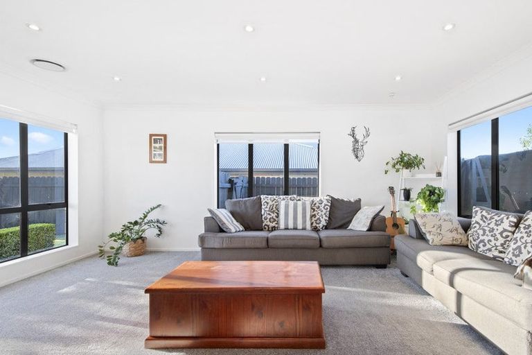 Photo of property in 16 Thomas Moore Place, Pukekohe, 2120