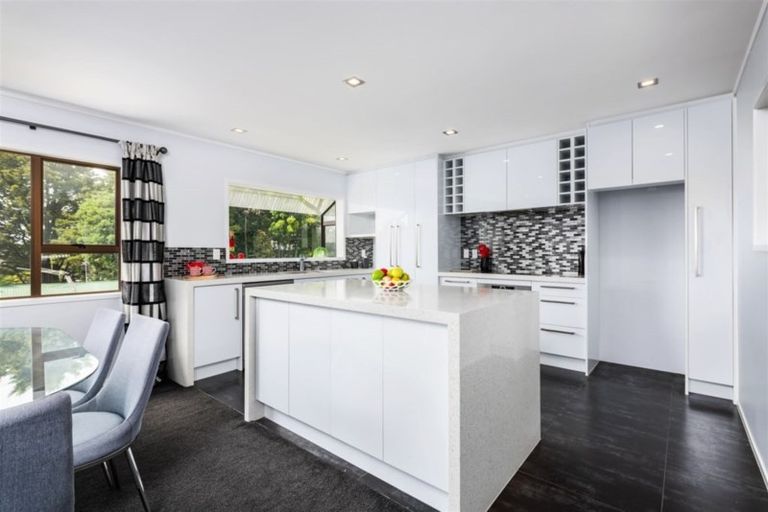 Photo of property in 13 Chrome Place, Henderson, Auckland, 0612