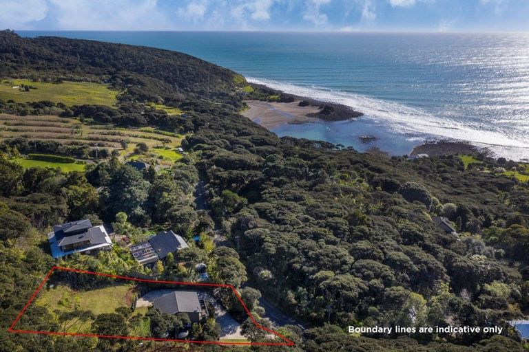 Photo of property in 33 Whaanga Road, Raglan, 3297
