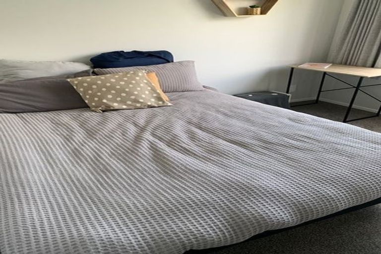 Photo of property in 29b Glanmire Road, Newlands, Wellington, 6037