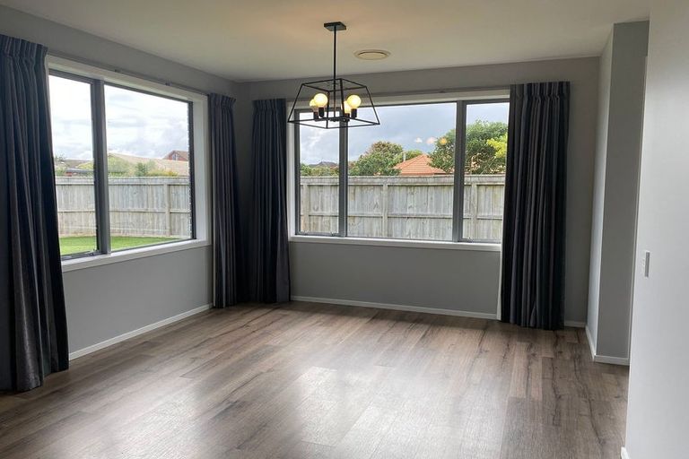 Photo of property in 24 College Drive, Paraparaumu, 5032