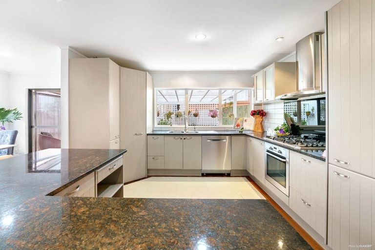 Photo of property in 14 Dalwhinnie Parade, Highland Park, Auckland, 2010