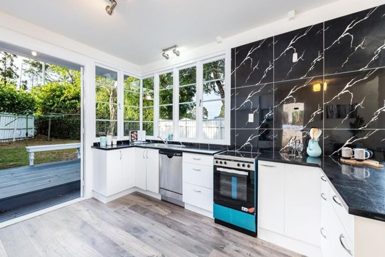 Photo of property in 1 Luckens Road, West Harbour, Auckland, 0618