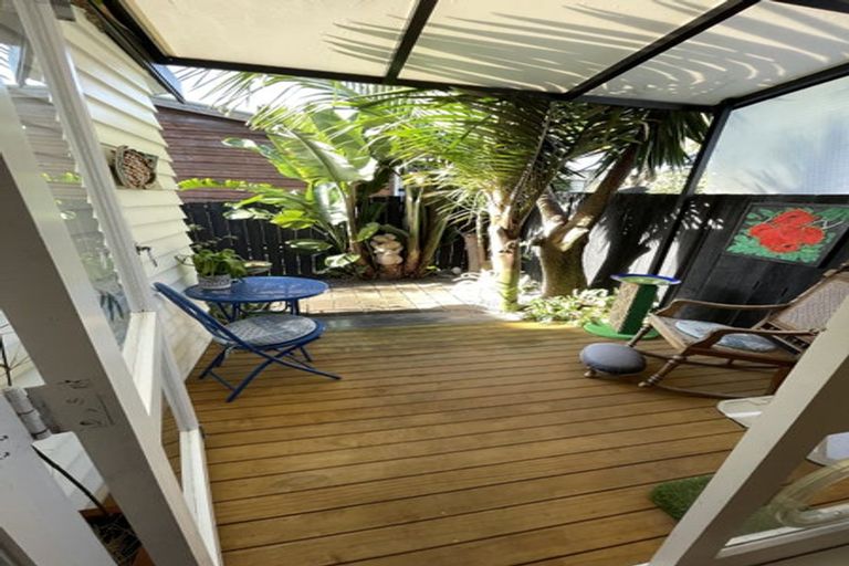 Photo of property in 2/9 Copley Street, New Lynn, Auckland, 0600