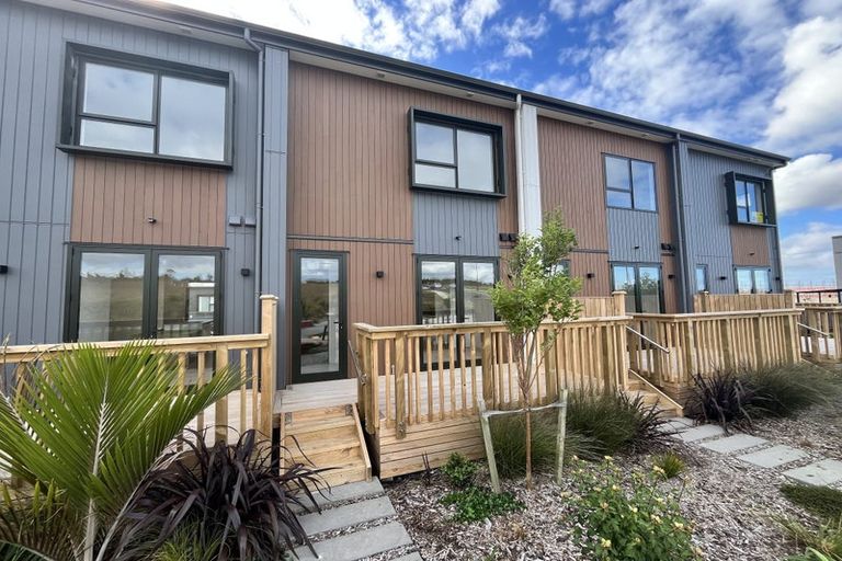 Photo of property in 13 Heketara Way, Massey, Auckland, 0614