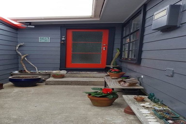 Photo of property in 16 Frances Street, Waikanae Beach, Waikanae, 5036