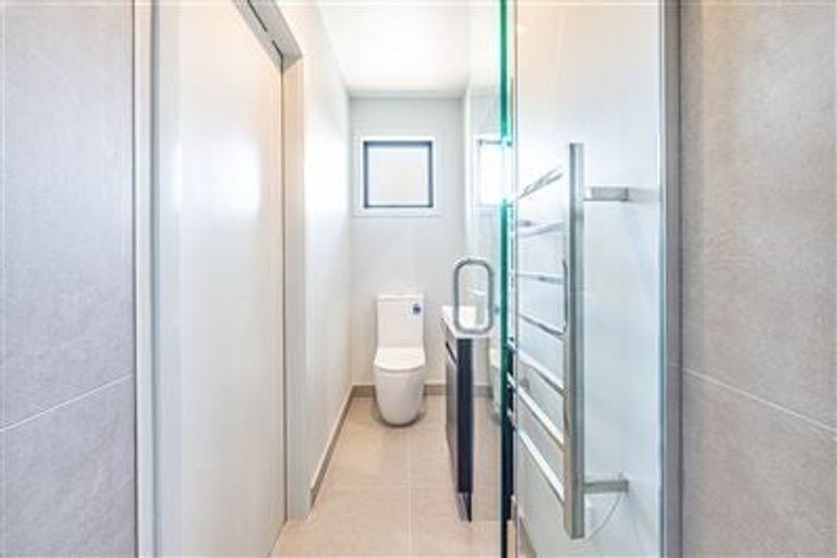 Photo of property in 2d Nerita Place, Long Bay, Auckland, 0630