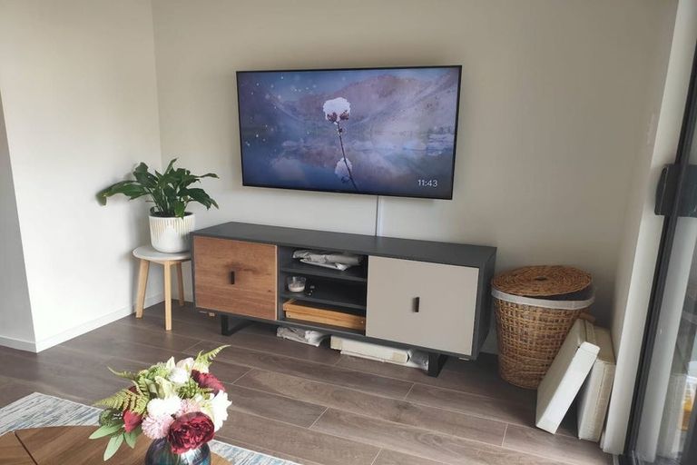 Photo of property in 35 Morihana Close, Glen Eden, 0602