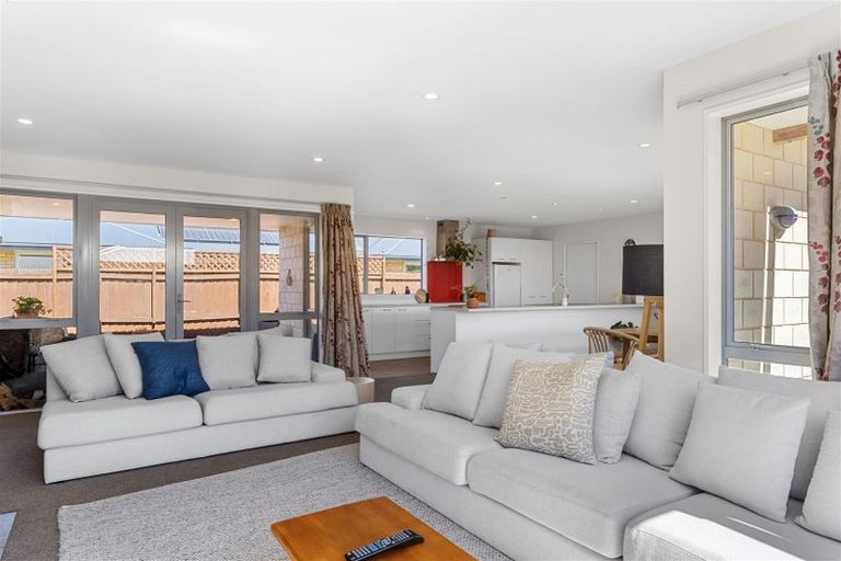 Photo of property in 2 Stonebridge Lane, Oxford, 7430