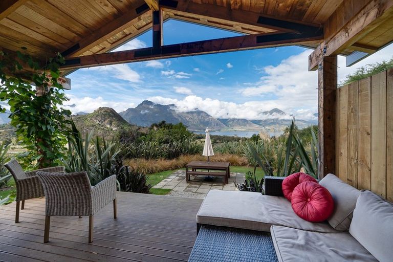 Photo of property in 41 Lookout Drive, Mount Creighton, Queenstown, 9371