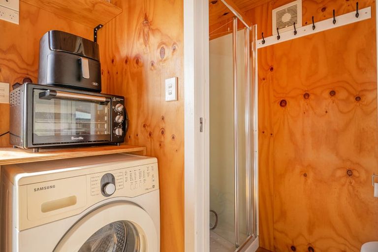 Photo of property in 1 Tinirau Place, Cooks Beach, 3591