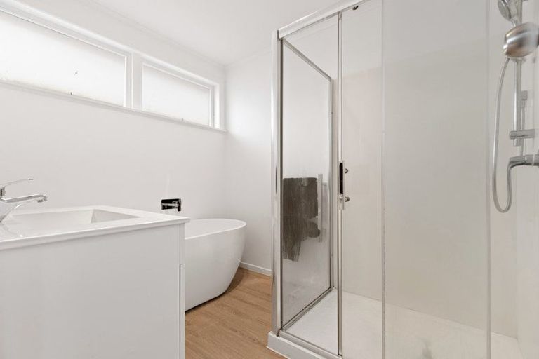 Photo of property in 11 Western View Court, Sunnyvale, Auckland, 0612