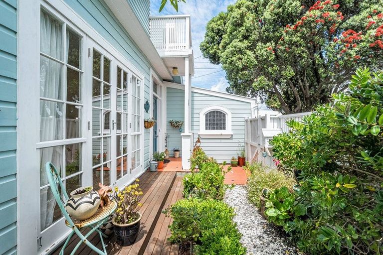 Photo of property in 61 Oroua Street, Eastbourne, Lower Hutt, 5013