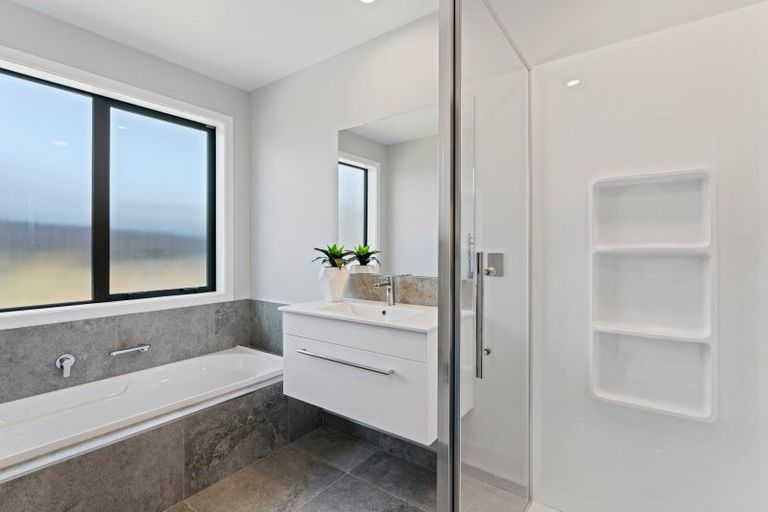 Photo of property in 28 Maunganamu Drive, Wharewaka, Taupo, 3330