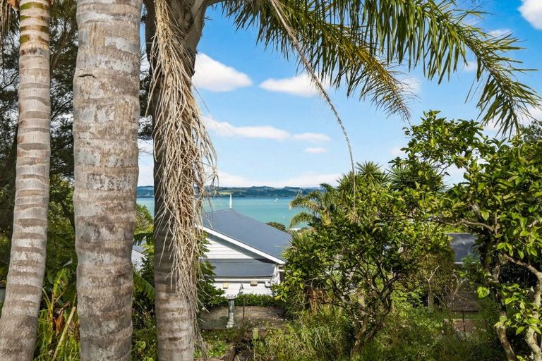 Photo of property in 8 Robertson Street, Russell, 0202