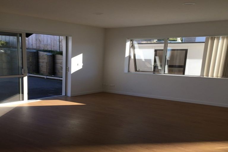 Photo of property in 24 Para Close, Fairview Heights, Auckland, 0632