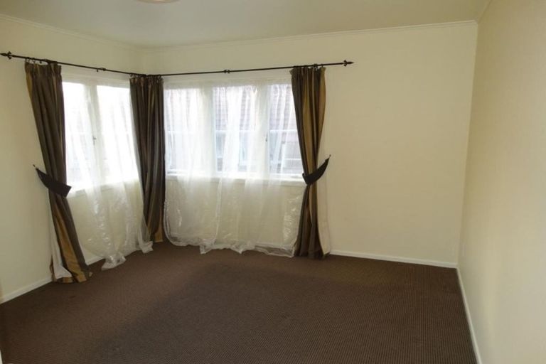 Photo of property in 1/3 Mackenzie Street, Te Atatu South, Auckland, 0610