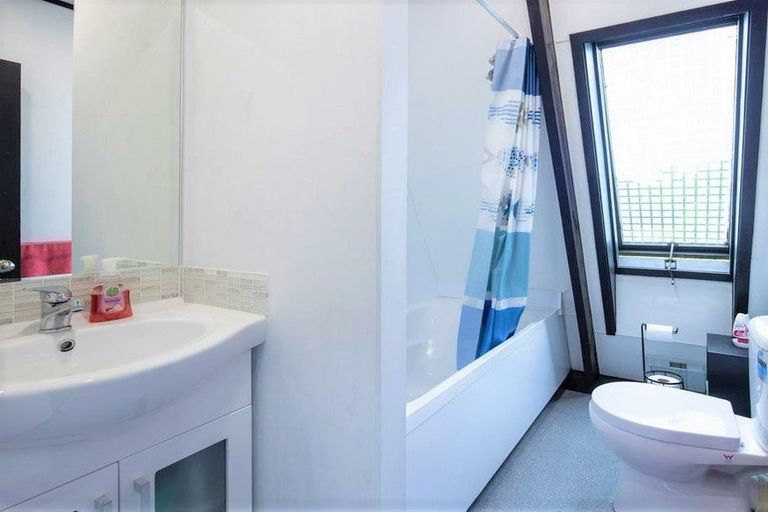 Photo of property in 13/10 Pitarua Street, Thorndon, Wellington, 6011