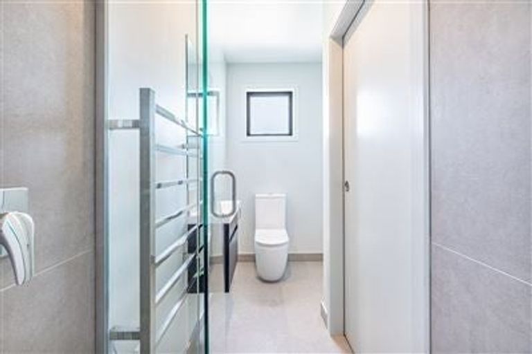 Photo of property in 2d Nerita Place, Long Bay, Auckland, 0630